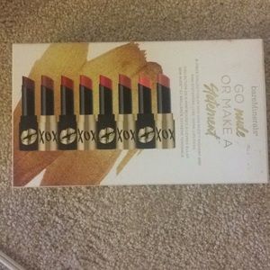 Bare minerals “ go nude or make a statement “